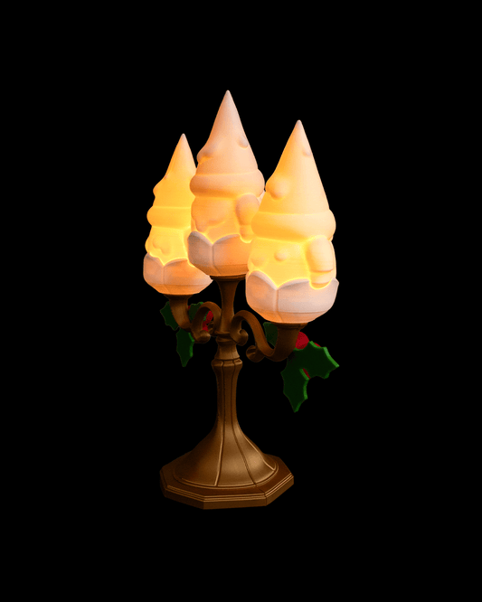 Sfeșnic Decorativ Gnomedelabra - Lampă de Masă cu Pitici Norocoși