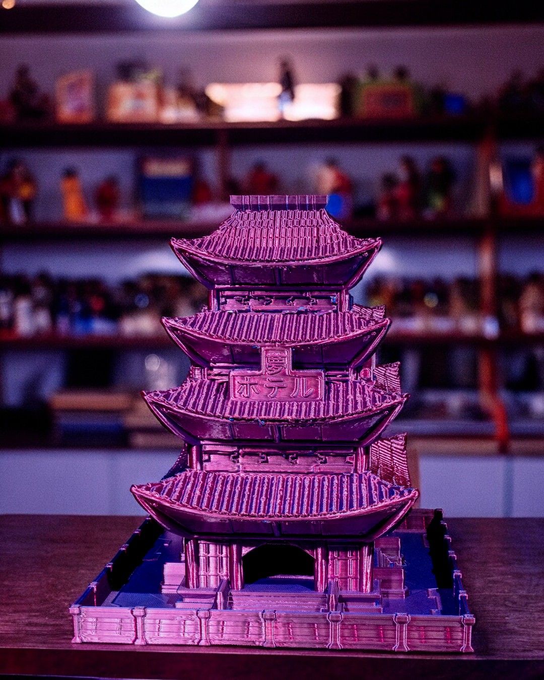 Turn de Zaruri "Pagoda Neon"