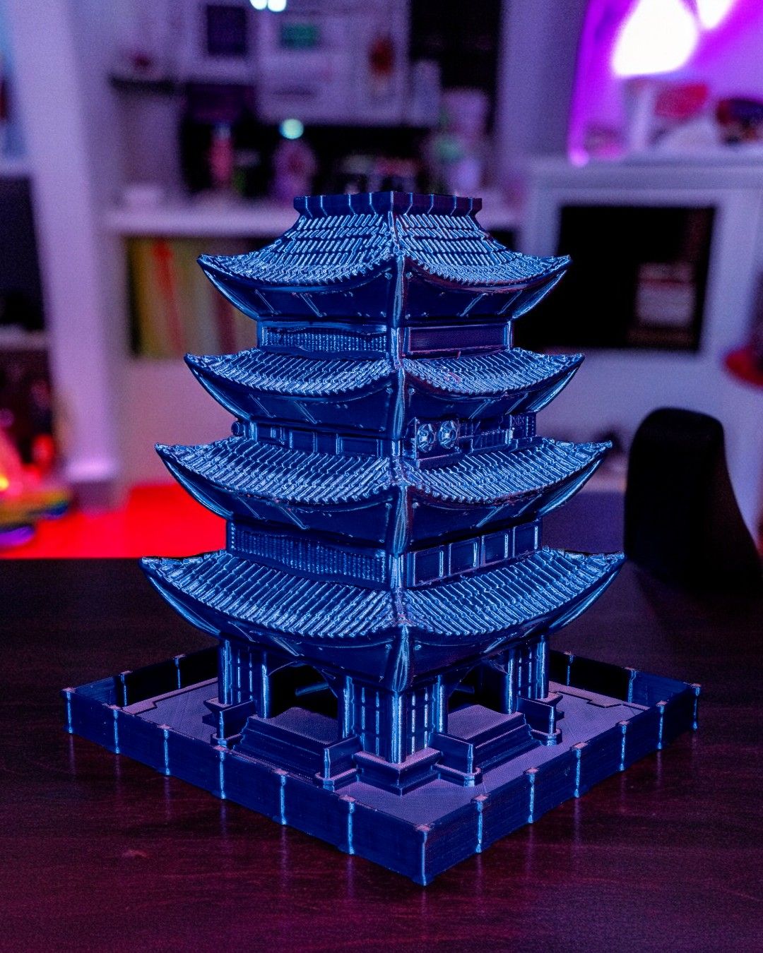 Turn de Zaruri "Pagoda Neon"